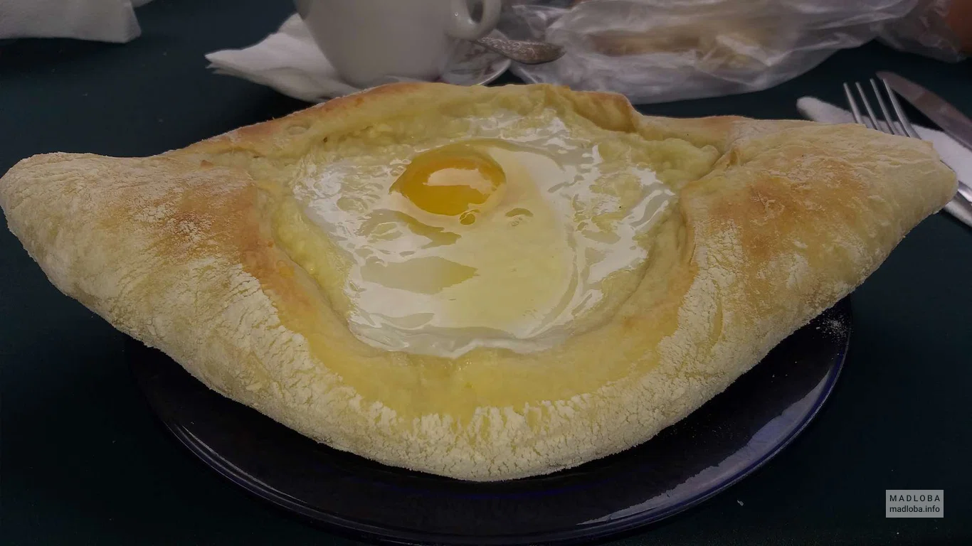Хачапури с яйцом