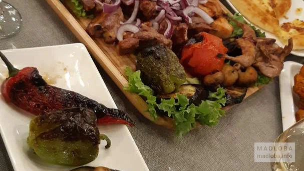 Подача блюд грузинской кухни