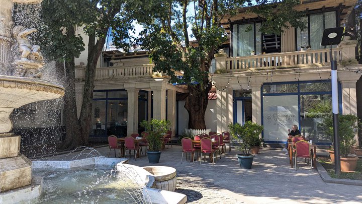 Porta Blu (Zuraba Gorgiladze St., 8)
