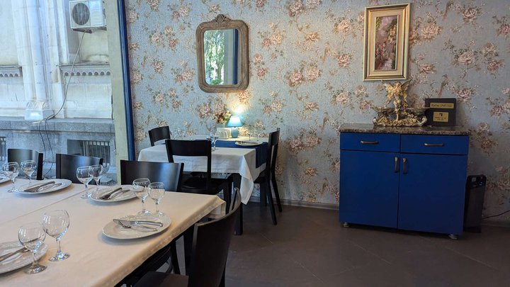 Porta Blu (Zuraba Gorgiladze St., 8)