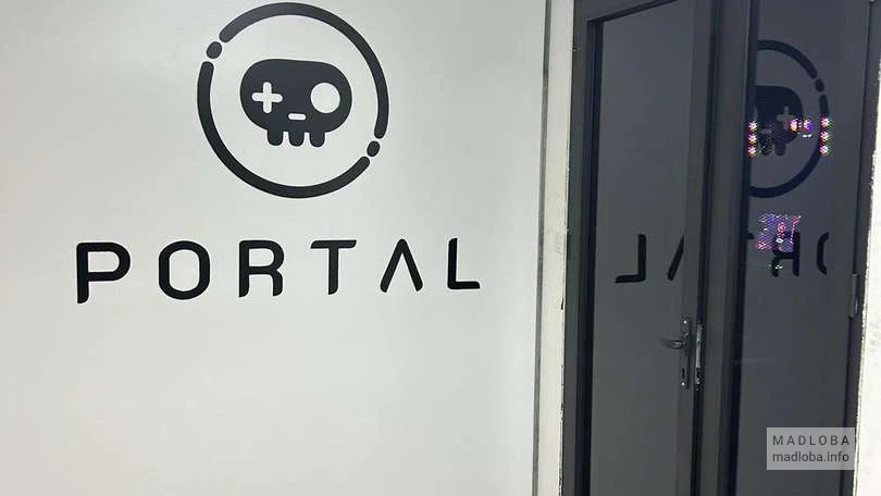 Вход в компьютерный клуб "Portal Cyber Club (ул. Пиросмани 16а)"