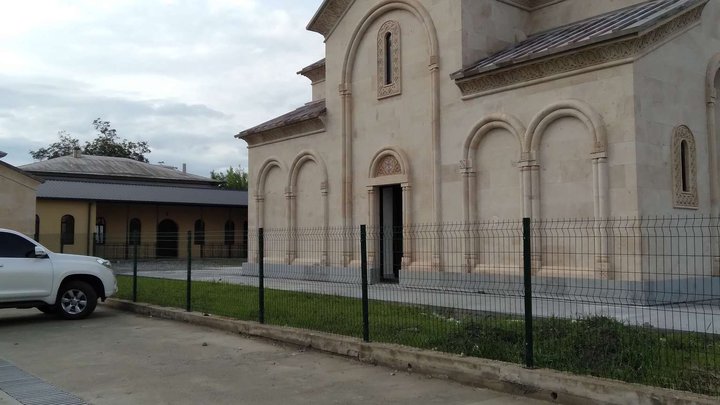 ზუგდიდის წმინდა პეტრესა და პავლეს სახელობის ეკლესია