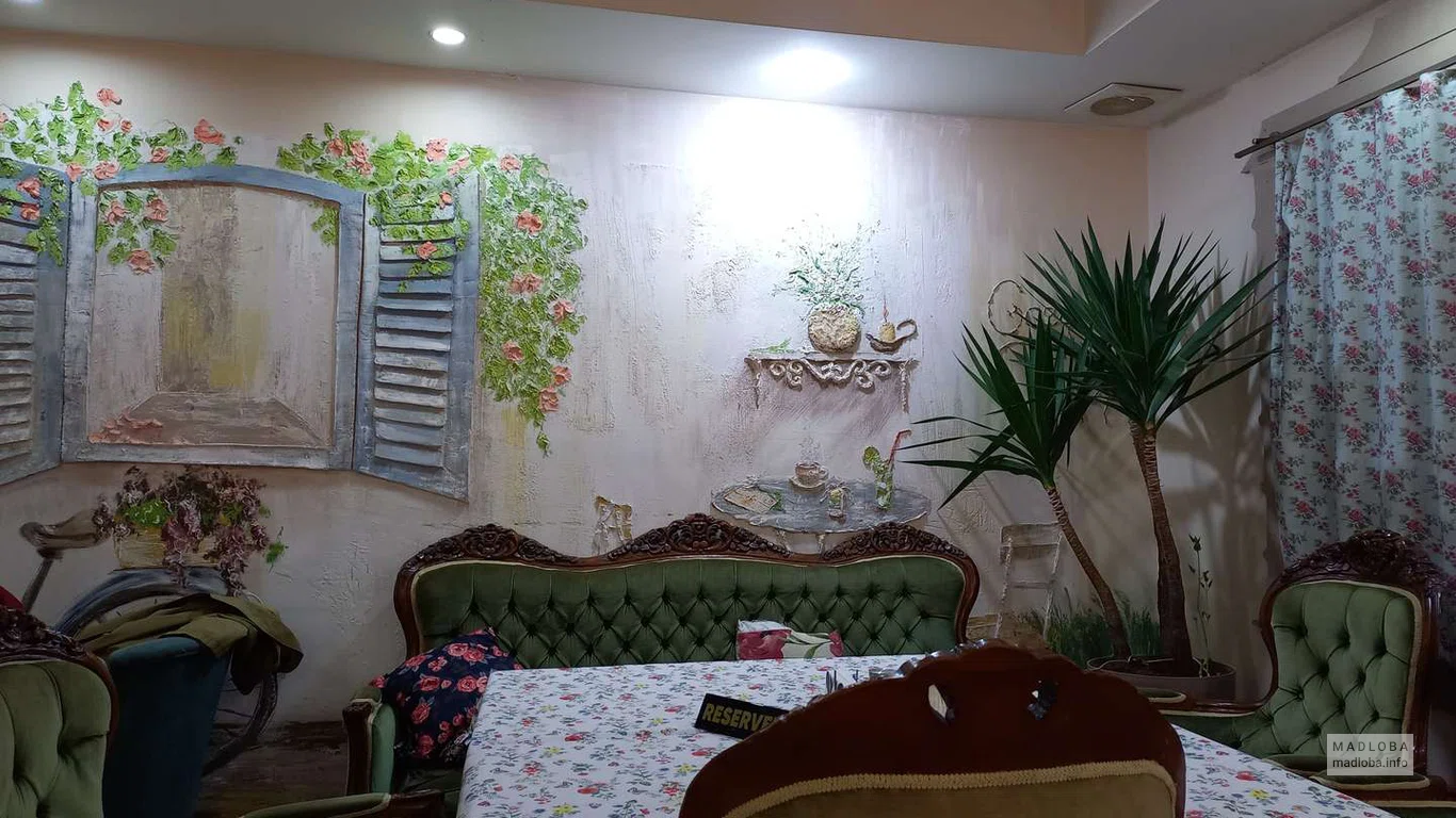 Столик в  Provence cafe Batumi