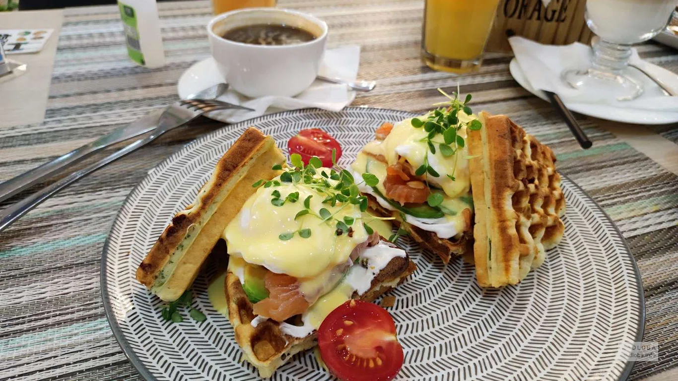 Подача блюда в Provence cafe Batumi