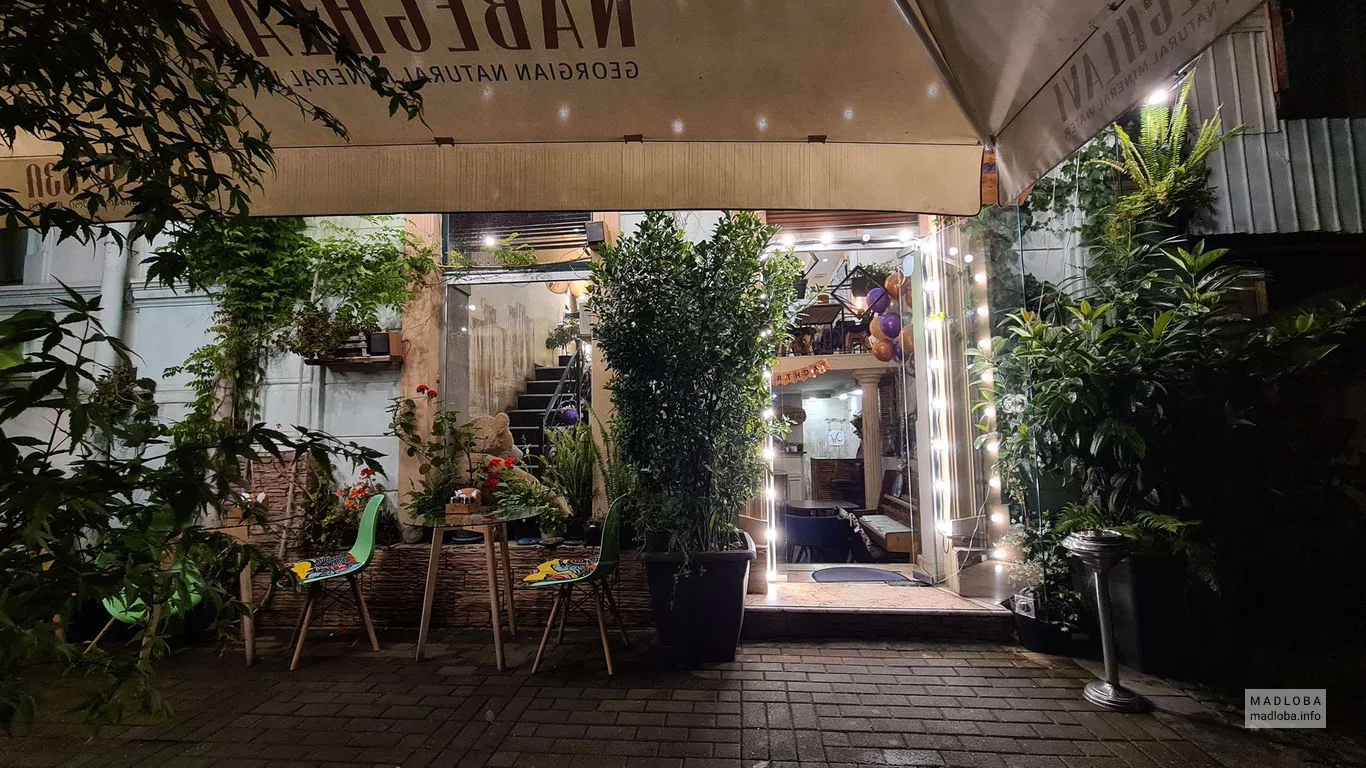 Вход в кафе  Provence cafe Batumi