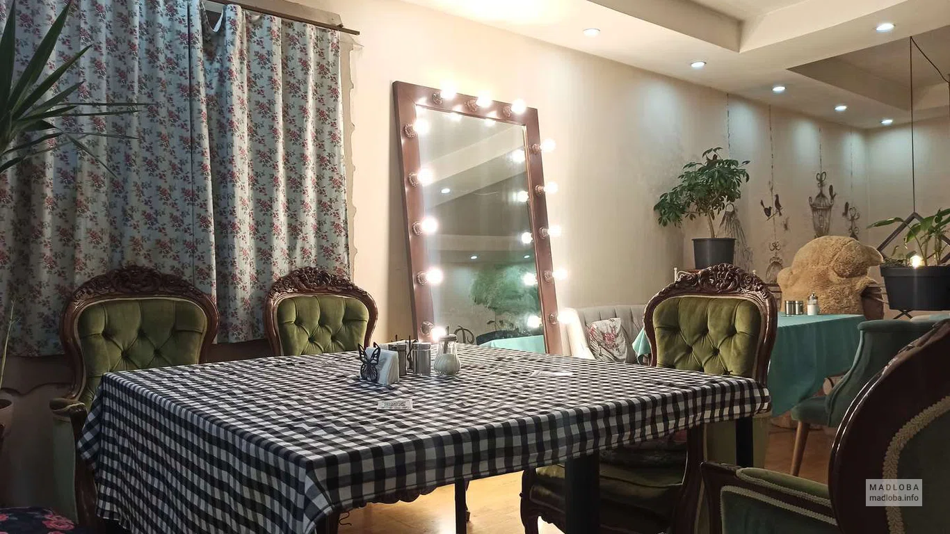 Зал в  Provence cafe Batumi