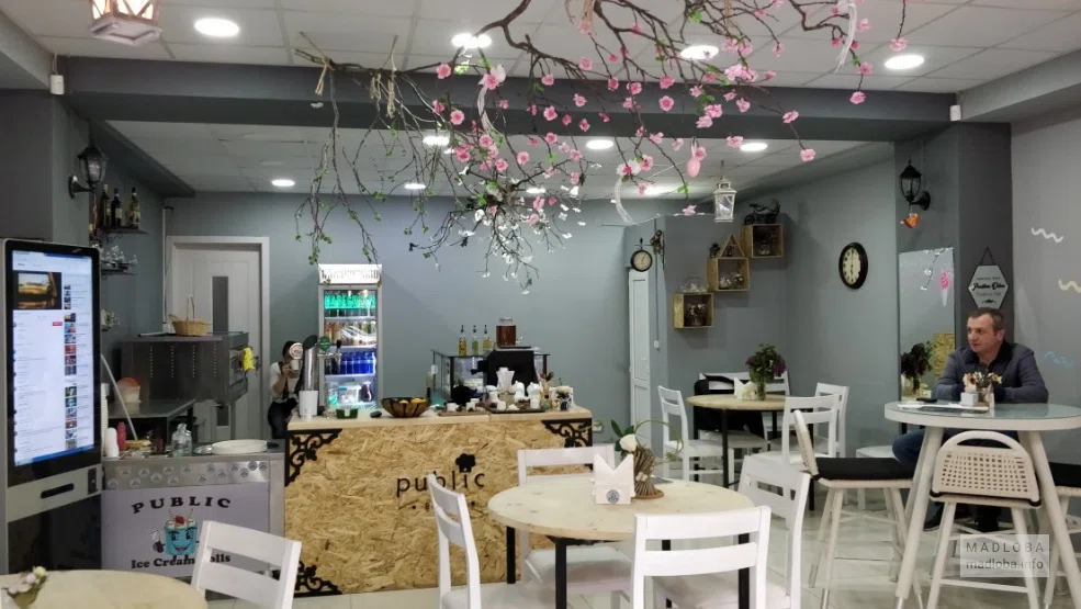 Интерьер кафе Public Bakery