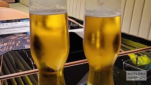 Бокалы с пивом