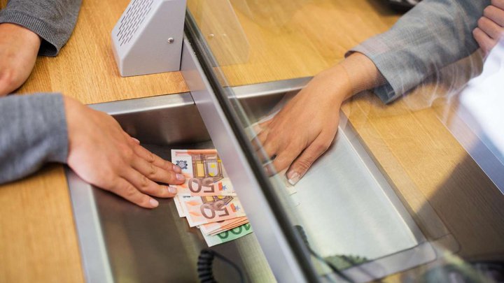 Currency exchange office (Pushkin St. 137a)