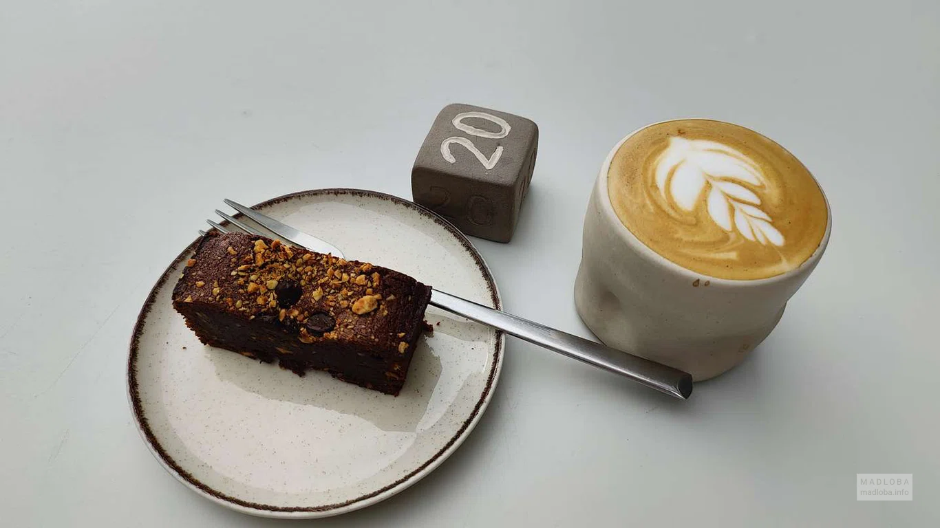 Десерт с кофе в Pure coffee & food