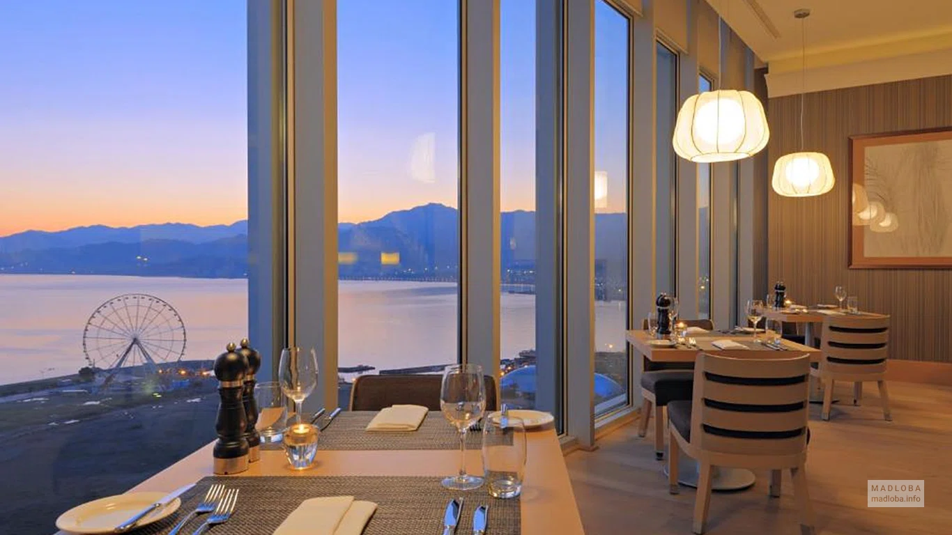 Ресторан в отеле Radisson Blu Batumi