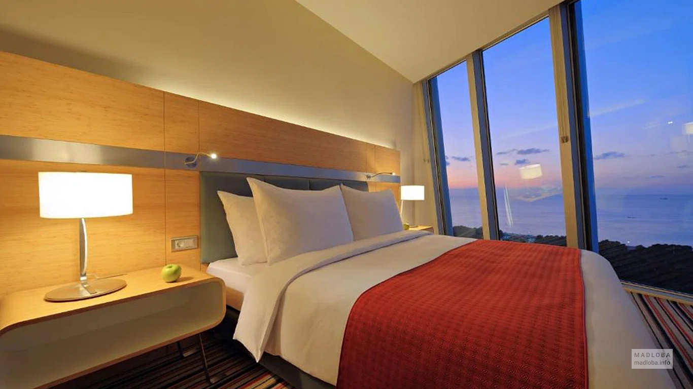 Спальня в отеле Radisson Blu Batumi