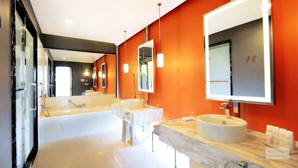 ванная комната в отеле Radisson Blu Batumi