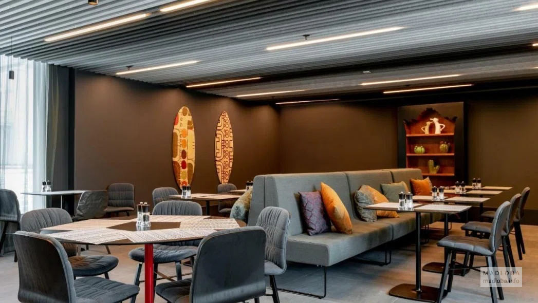 Ресторанные столики Radius Hotel в Тбилиси