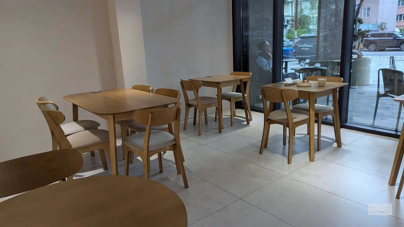 Посадочные места в Ravi neo-bistro в Батуми