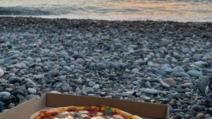 Red Hot Pizza (food delivery)