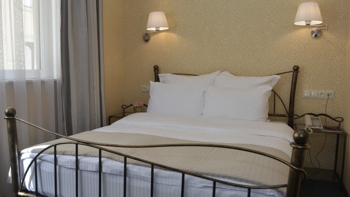 Redline hotel