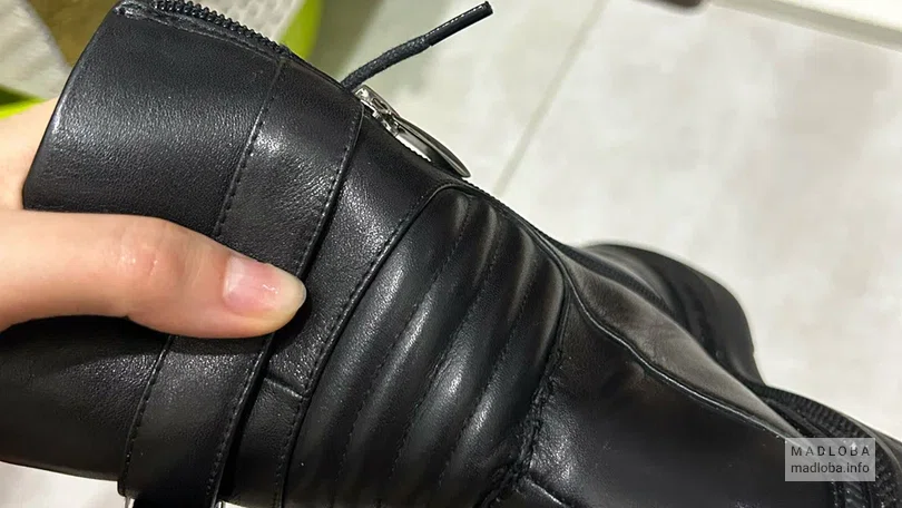 Ремонт обуви на улице Грибоедова, 28 Батуми - прострочка задника ботинка