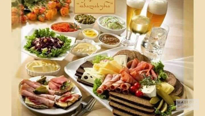 Блюда грузинской кухни в ресторане Tbilisuri