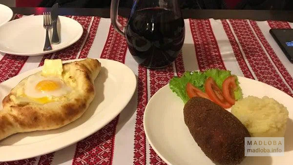 Грузинское блюдо в ресторане Первак