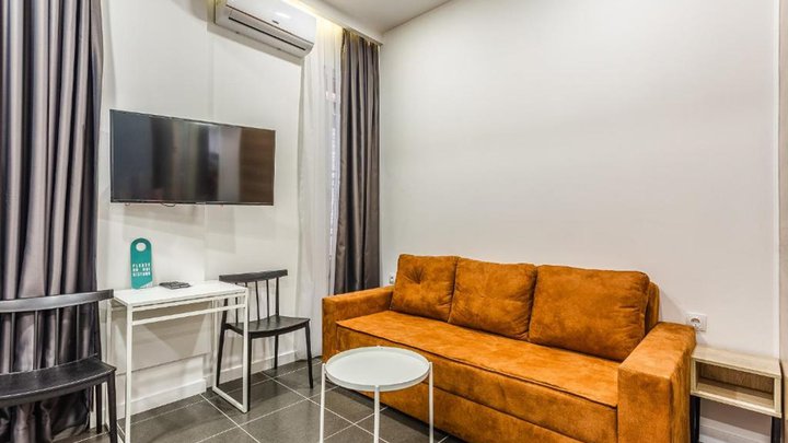 8 Rooms Apartotel On Meidan
