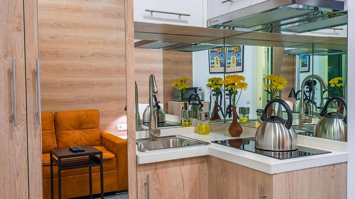 8 Rooms Apartotel On Meidan