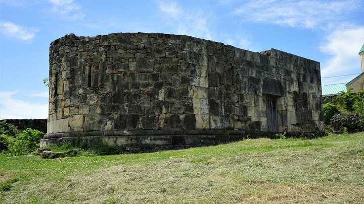 Ruins of the palace of the kings and the church of St. George
