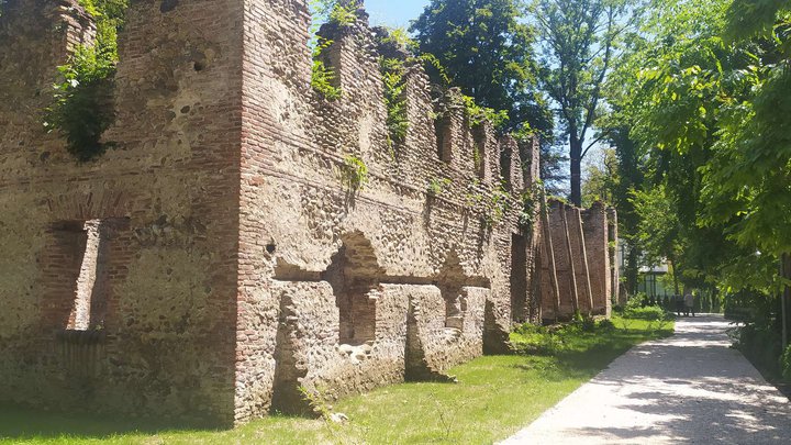 Ruins of a small palace (botanical garden)