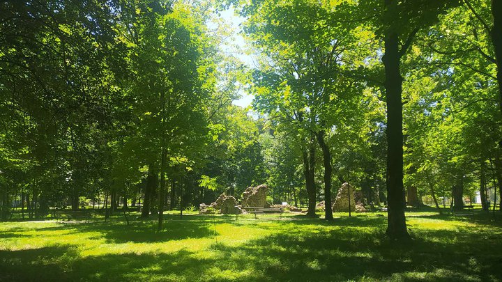 Ruins of a small palace (botanical garden)