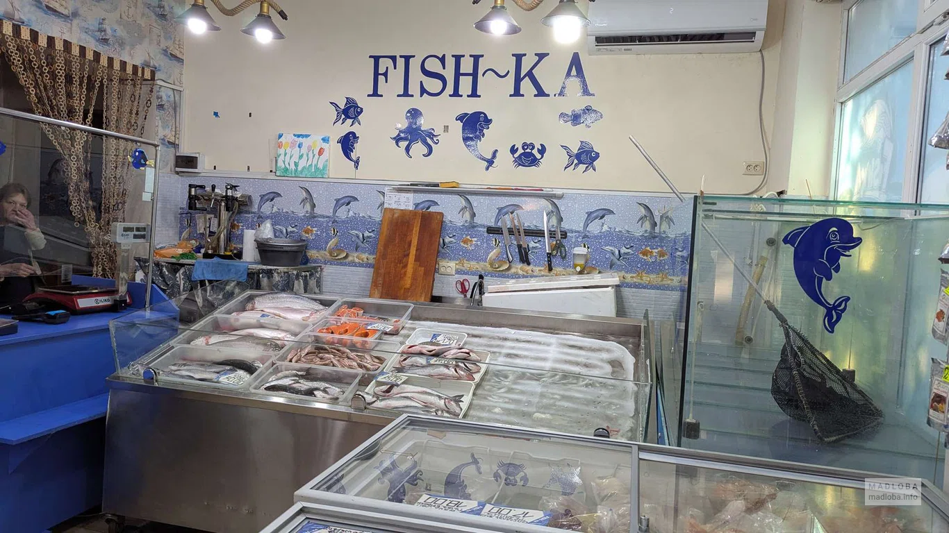Прилавок с рыбой в магазине "Fresh fish_ka" в Батуми