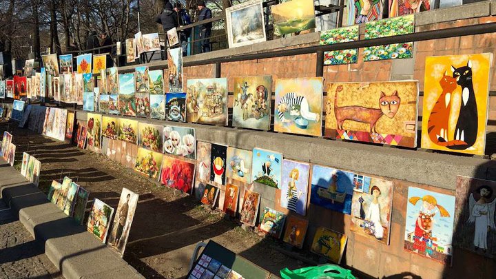 Dry Bridge Market (art part on the bridge)