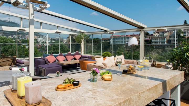 Sky7 ტერასა და ლაუნჯ ბარი