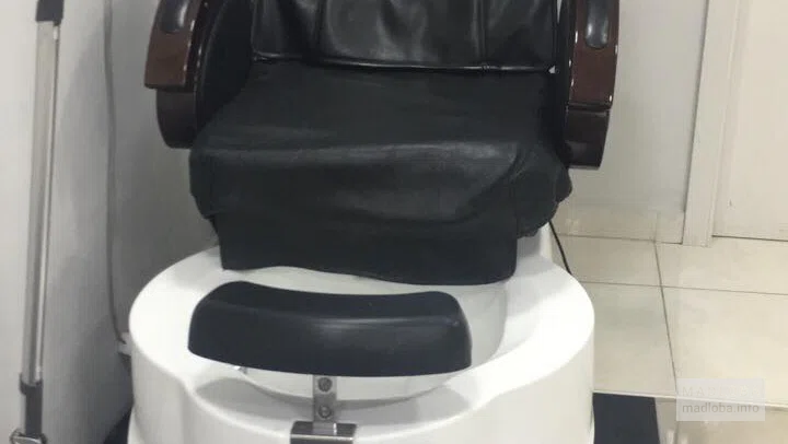 Beauty salon Beyoutiful кресло для педикюра
