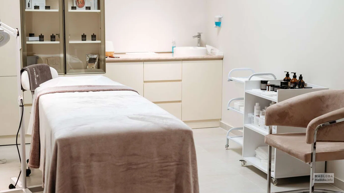Салон красоты "LAKmousse Beauty Bar" кушетка
