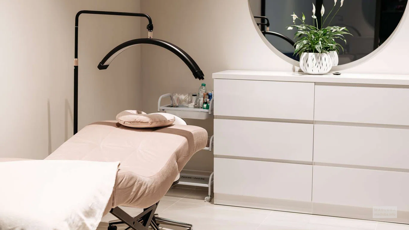 Салон красоты "LAKmousse Beauty Bar" кушетка
