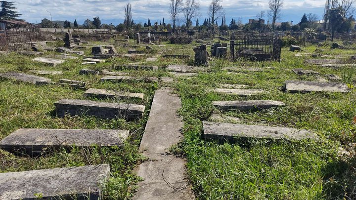 Sapichkhia Cemetery