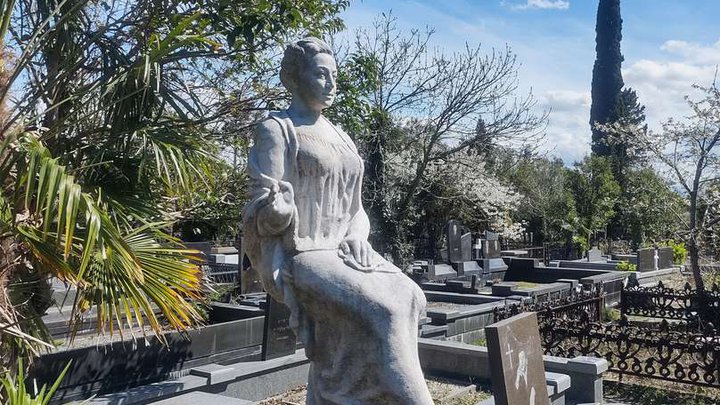 Sapichkhia Cemetery