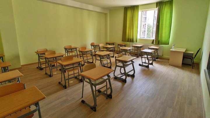 Nino's school with advanced study of English