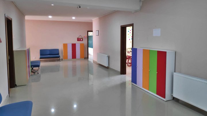 Nino's school with advanced study of English