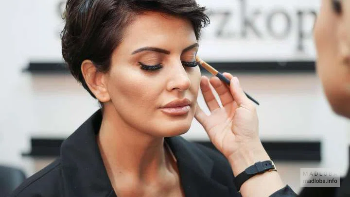 Салон красоты "Schwarzkopf Batumi" макияж
