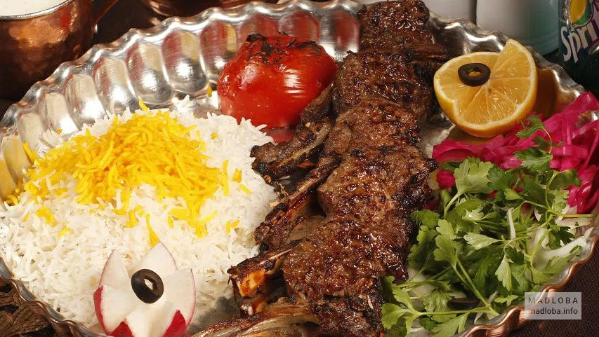 Блюдо из мяса в ресторане Шандиз