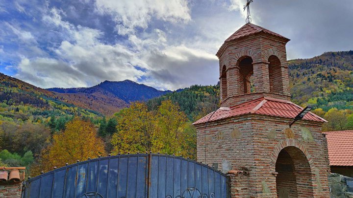 შატბერდის მონასტერი ძამის ხეობაში