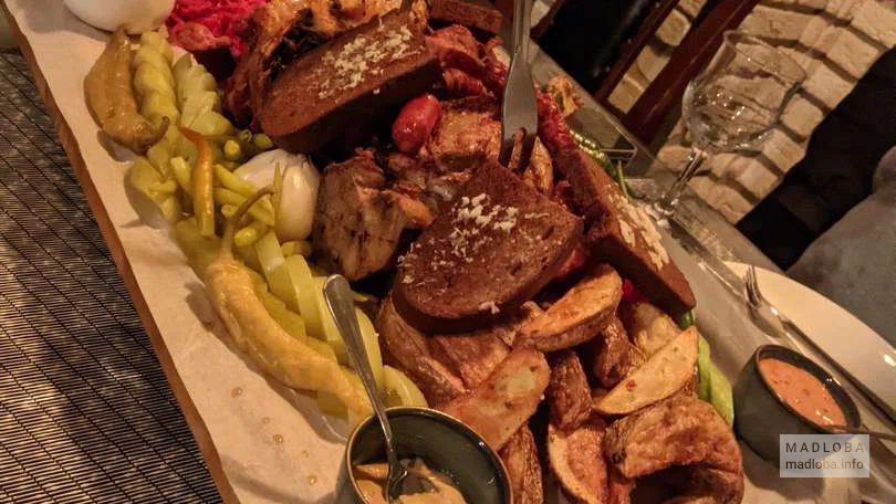 Подача мяса с овощами