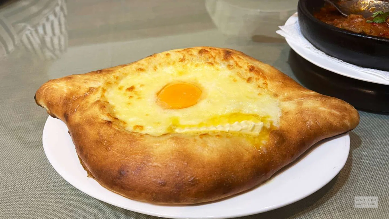 Хачапури в меню кафе