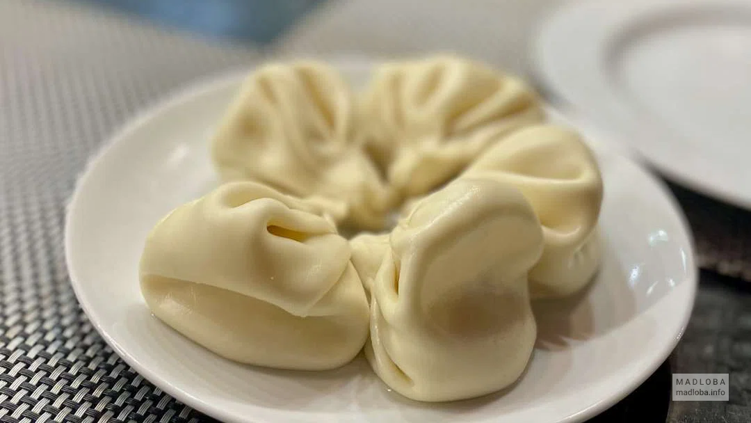 Подача хинкали
