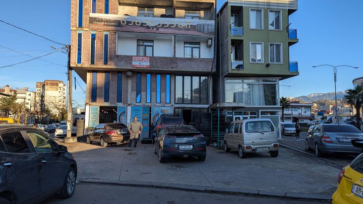 Tire fitting (Peter Bagrationi St., 122)