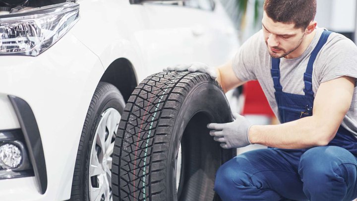 Tire service (railway station)