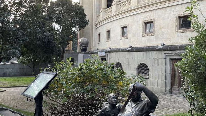 Sculpture of Hippolytus Khvichia