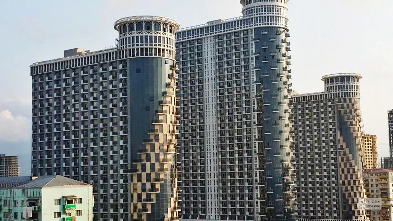 Вид здания апартаментов Silk Road Batumi
