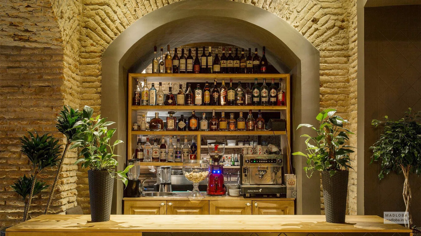 Барная стойка в ресторане Сиони 13